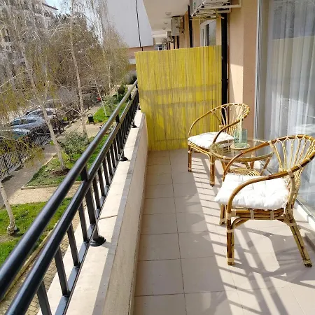 Daisy Grand Kamelia Apartament *